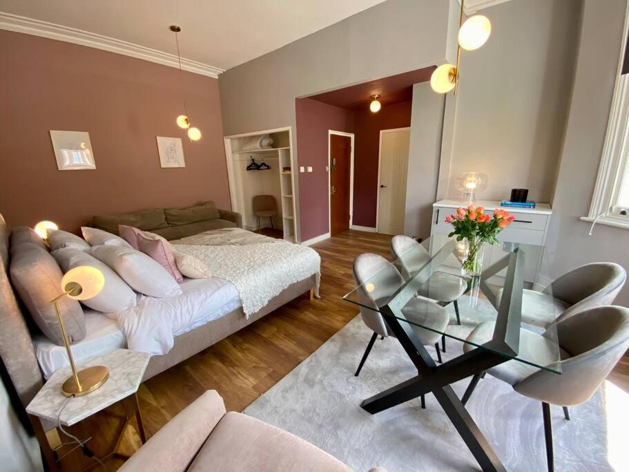 Studio For 3 Near Regents Park N5 런던 외부 사진
