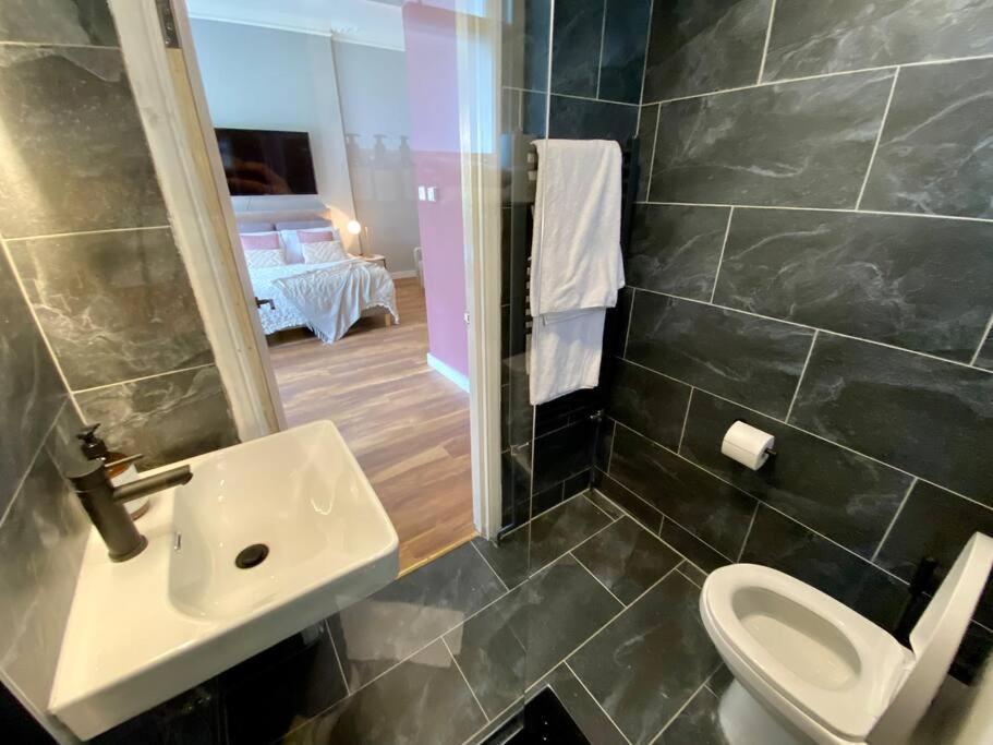 Studio For 3 Near Regents Park N5 런던 외부 사진