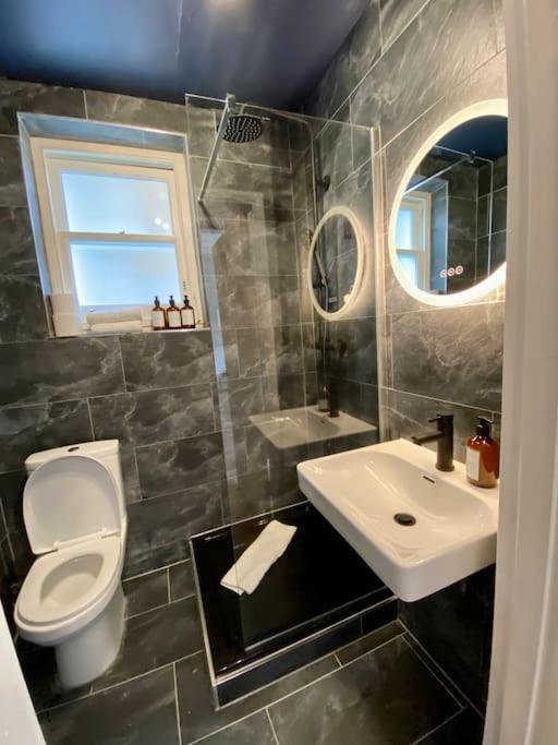 Studio For 3 Near Regents Park N5 런던 외부 사진