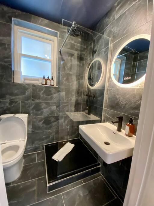 Studio For 3 Near Regents Park N5 런던 외부 사진